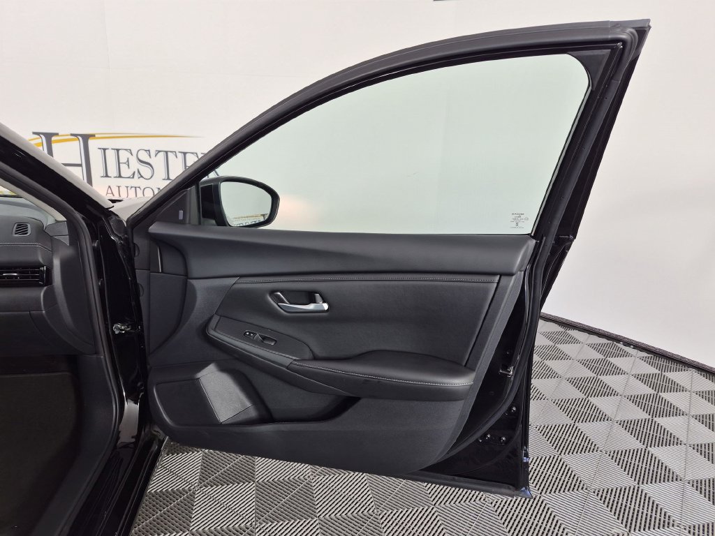 Used 2025 Nissan Sentra SV FWD image 33