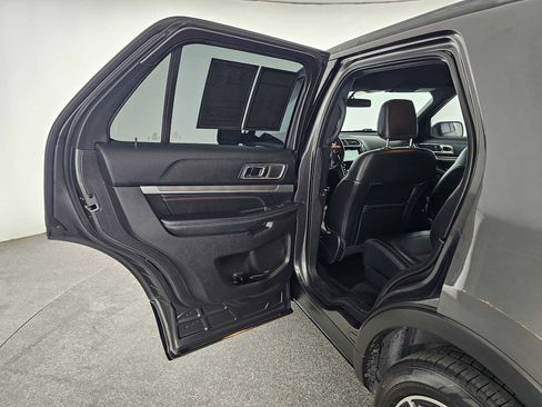 Used 2019 Ford Explorer Sport image 17