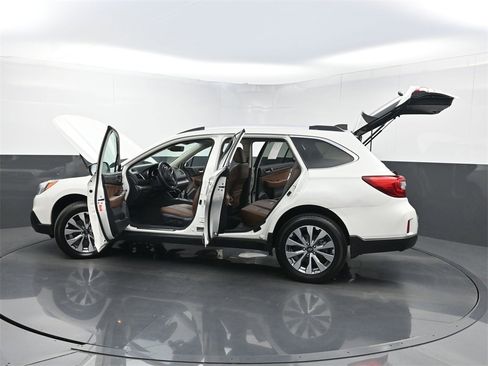 Used 2017 Subaru Outback 2.5i Touring image 37