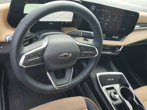 Certified 2025 Chevrolet Equinox ACTIV w/ Safety and Technology Package FWD image 18