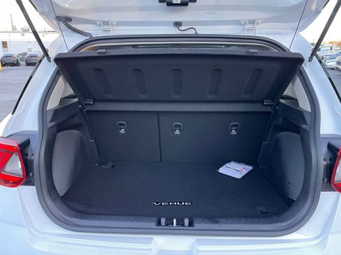 Used 2025 Hyundai Venue SEL FWD image 18