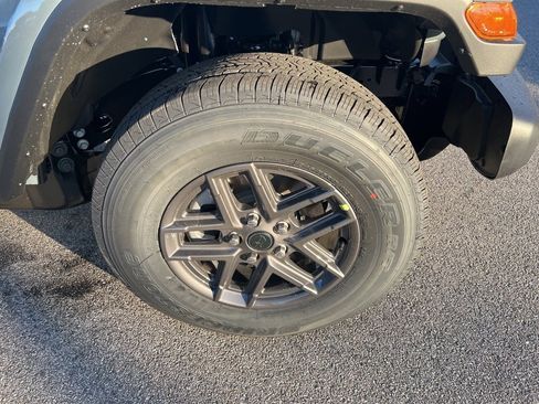 New 2026 Jeep Gladiator Sport image 9