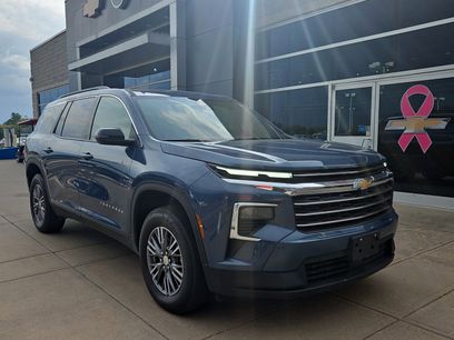 Used 2025 Chevrolet Traverse LT