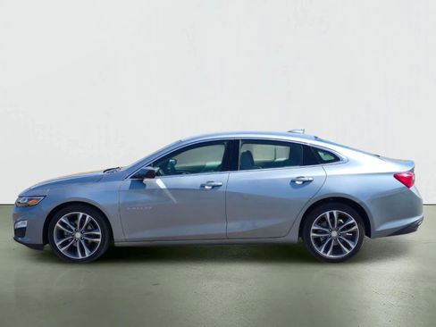 Used 2025 Chevrolet Malibu LT FWD image 3