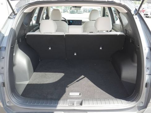 Used 2025 Hyundai Tucson SE AWD/4WD image 8