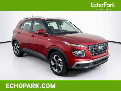 Used 2025 Hyundai Venue SEL FWD image 1