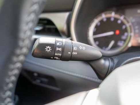 Used 2022 Toyota Highlander XLE AWD/4WD image 27