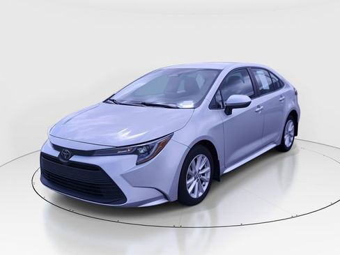Used 2023 Toyota Corolla LE w/ LE Convenience Package FWD image 1