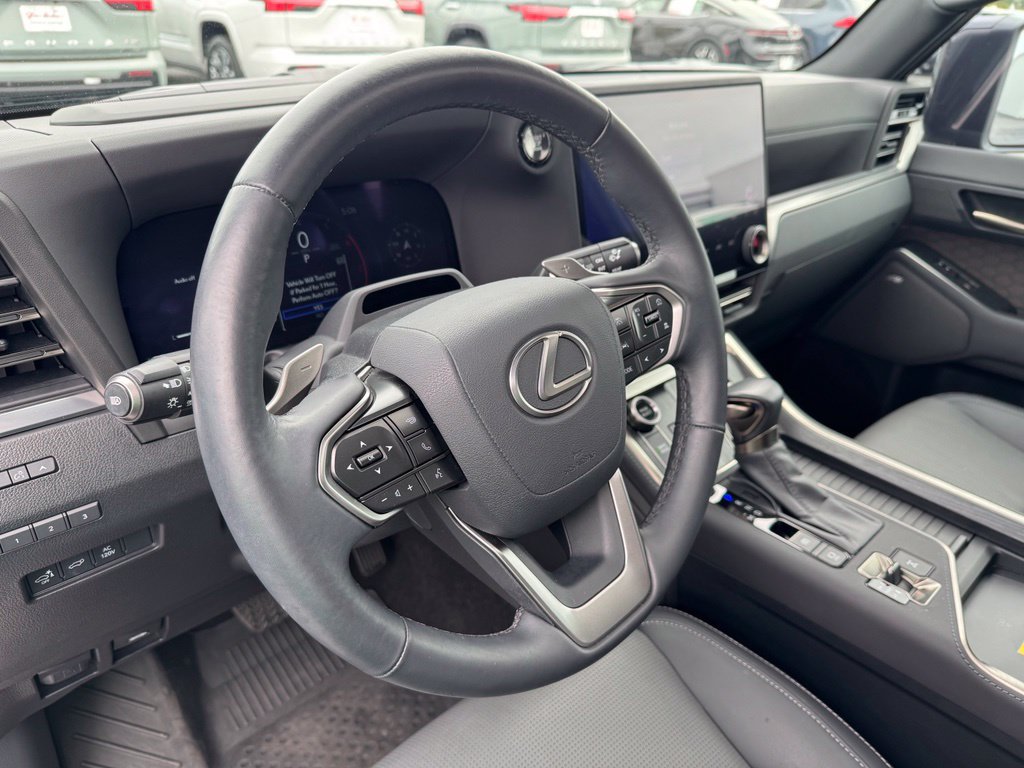Used 2024 Lexus GX 550 w/ Accessory Package (31) AWD/4WD image 17