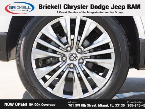 Used 2022 Toyota Venza XLE image 39