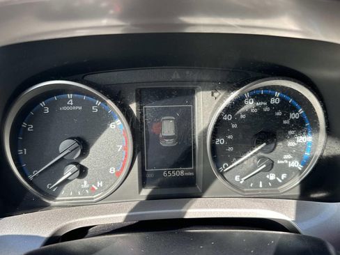 Used 2018 Toyota RAV4 LE image 17