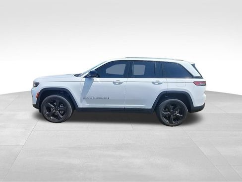 Certified 2023 Jeep Grand Cherokee Altitude AWD/4WD image 16
