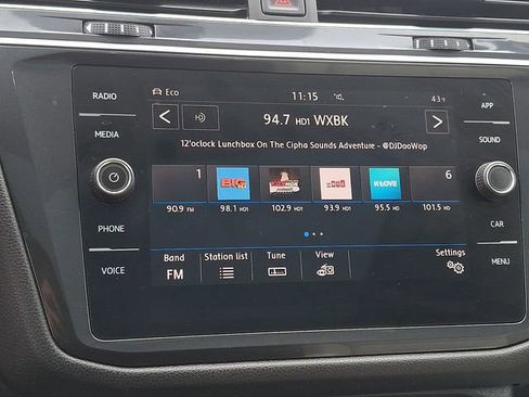 Used 2019 Volkswagen Tiguan SE w/ Panoramic Sunroof Package image 18