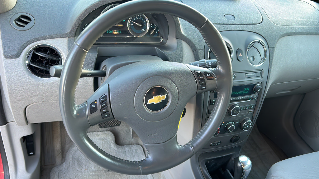 Used 2011 Chevrolet HHR LT w/ My Link Package FWD image 10