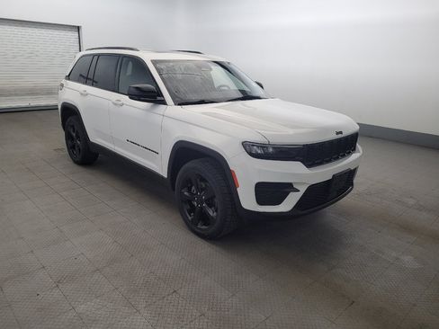 Used 2023 Jeep Grand Cherokee Altitude AWD/4WD image 13