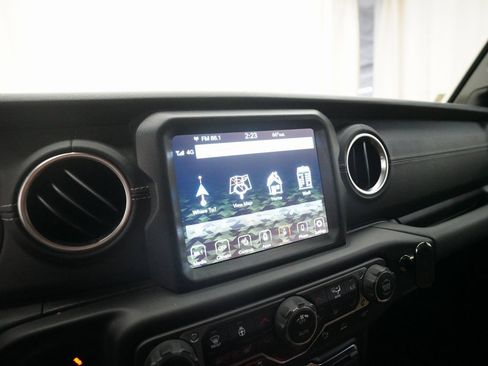 Used 2021 Jeep Wrangler Unlimited Sahara image 9