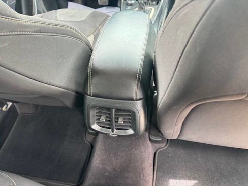 Used 2016 Jeep Cherokee Sport image 22