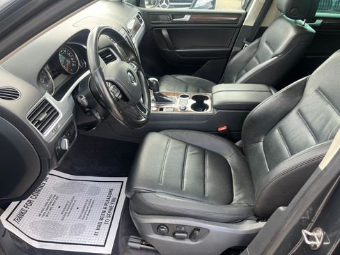 Used 2016 Volkswagen Touareg TDI AWD/4WD image 11