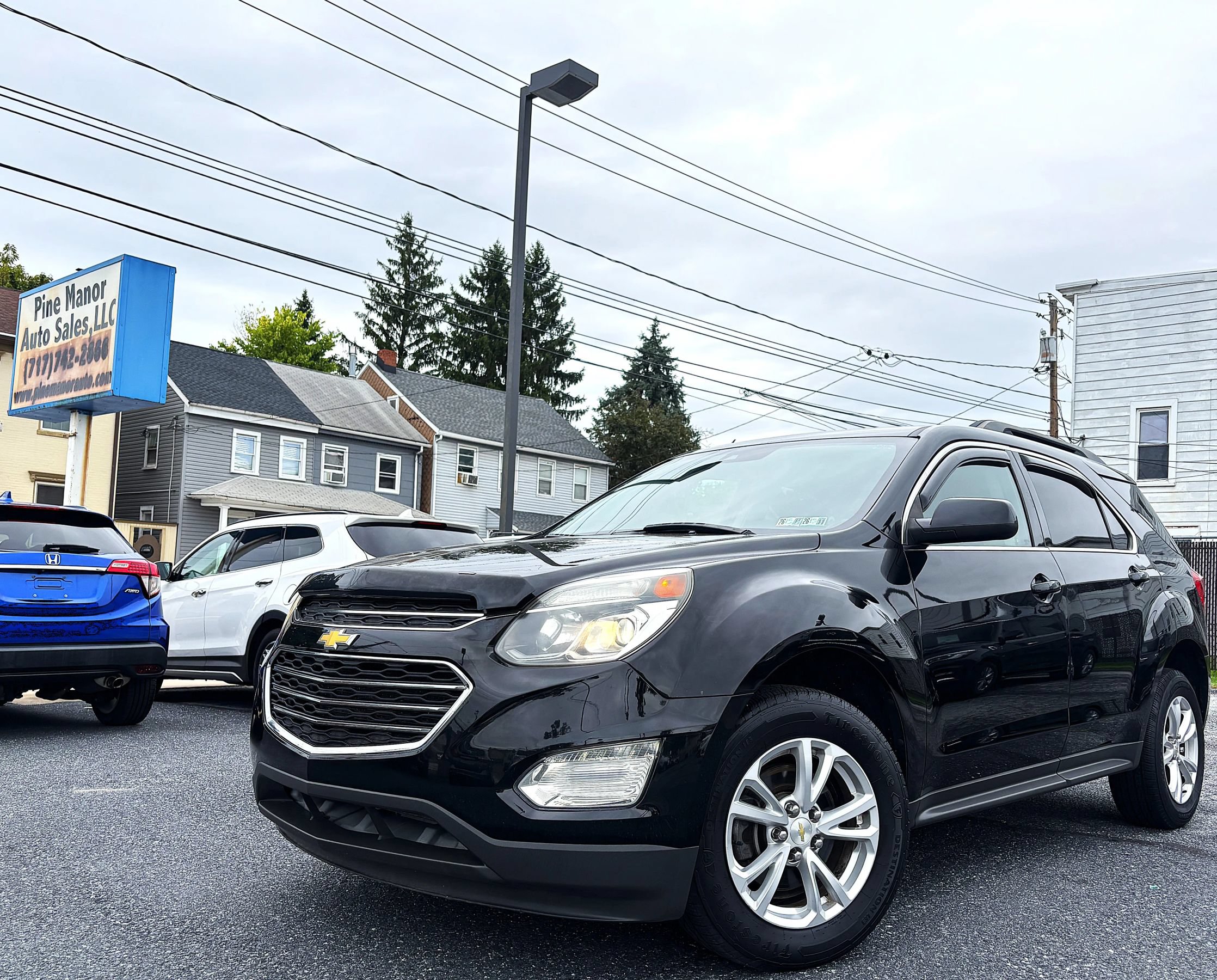 Used 2017 Chevrolet Equinox LT w/ Driver Confidence Package II AWD/4WD image 1