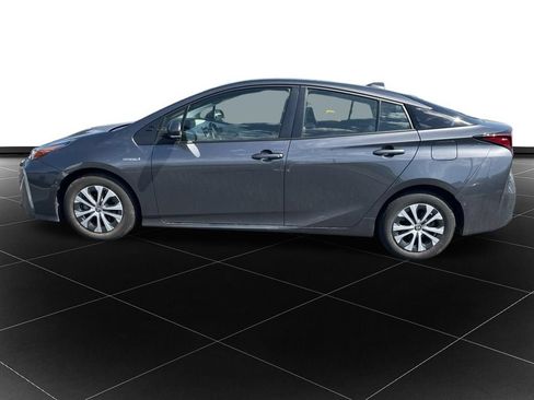 Used 2021 Toyota Prius XLE AWD/4WD image 2