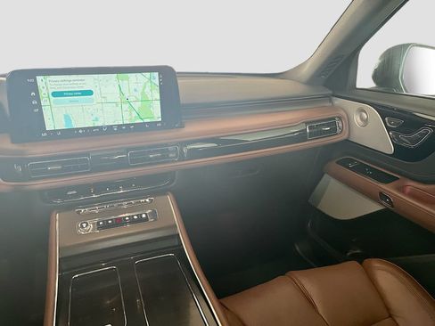 Used 2025 Lincoln Aviator Reserve w/ Equipment Group 201A AWD/4WD image 25