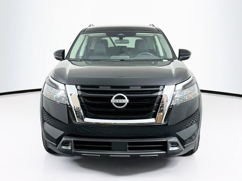 Used 2025 Nissan Pathfinder SV FWD image 2
