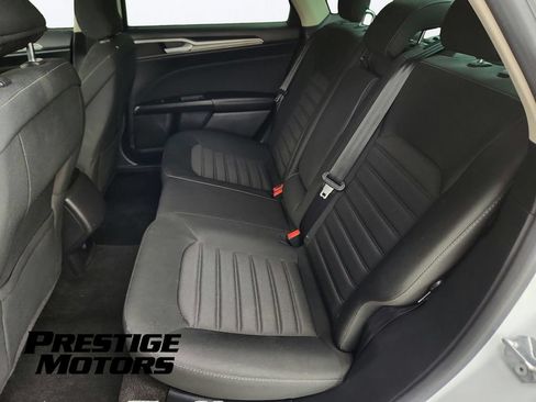 Used 2018 Ford Fusion SE FWD image 15