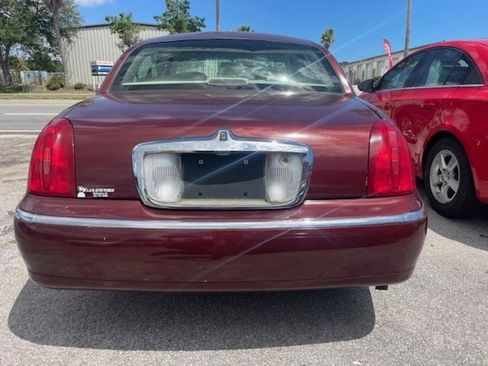 Used 2000 Lincoln Town Car Cartier RWD image 4