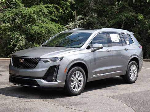New 2025 Cadillac XT6 Luxury image 3
