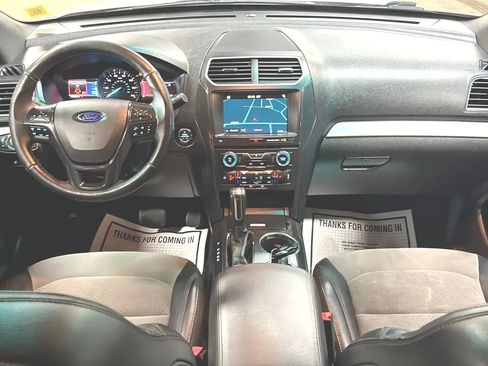 Used 2017 Ford Explorer XLT w/ Equipment Group 202A AWD/4WD image 23