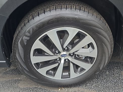 Certified 2025 Subaru Outback Premium AWD/4WD image 4