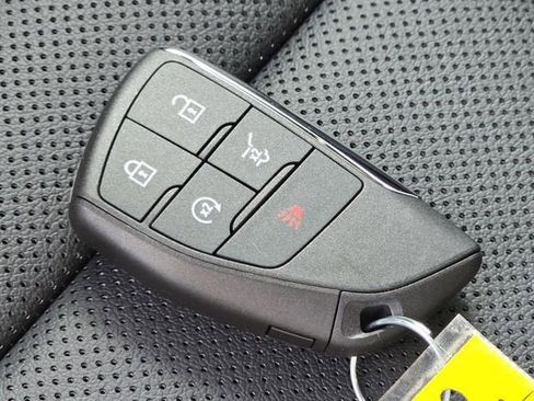 New 2025 Chevrolet Equinox EV RS w/ Active Safety Package 3 AWD/4WD image 17