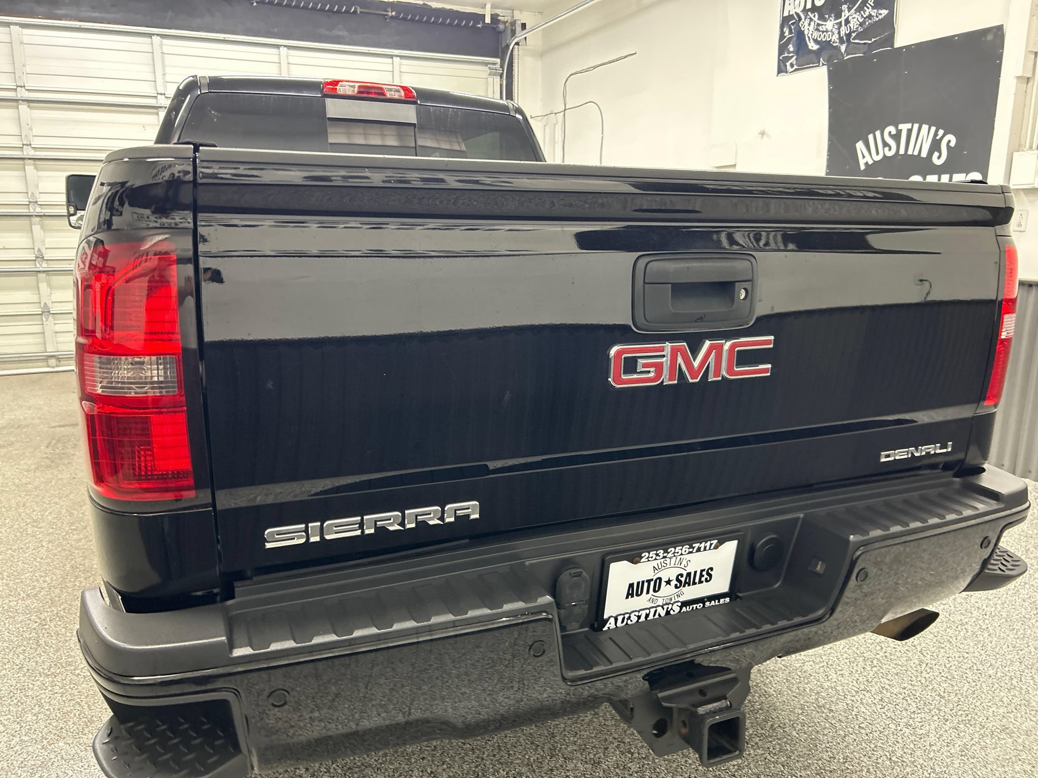 Used 2015 GMC Sierra 3500 Denali w/ Driver Alert Package AWD/4WD image 5