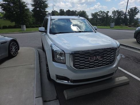 Used 2019 GMC Yukon Denali w/ Denali Ultimate Package AWD/4WD image 2