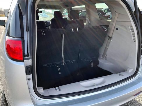 Used 2022 Chrysler Voyager LX image 19