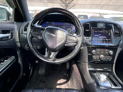 Used 2018 Chrysler 300 S w/ 300S Premium Group RWD image 7