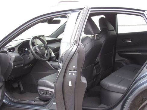 Used 2022 Toyota Venza XLE AWD/4WD image 13