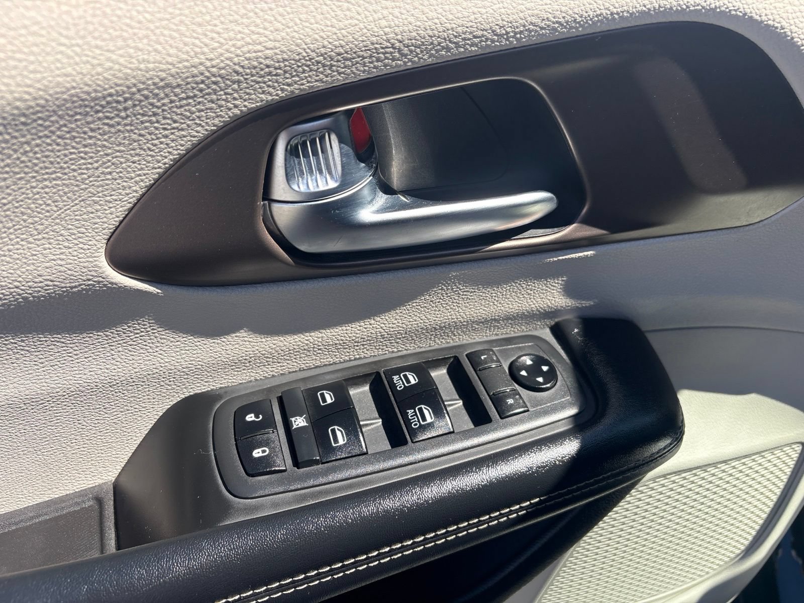Used 2021 Chrysler Voyager Lxi FWD image 23