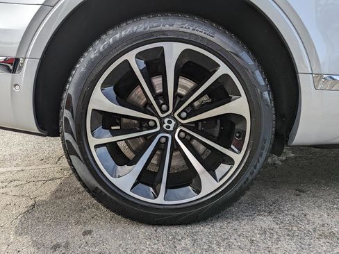 Used 2018 Bentley Bentayga Onyx Edition AWD/4WD image 52