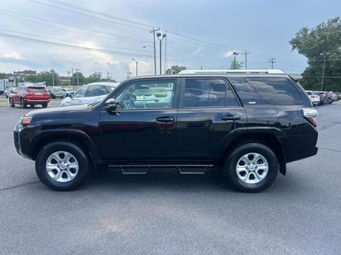 Used 2018 Toyota 4Runner SR5 Premium w/ Four Season Floor Mat Package AWD/4WD image 8