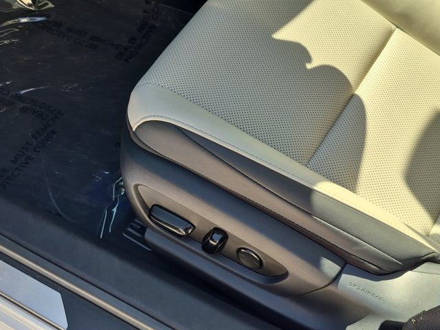 Used 2025 Lexus ES 300h w/ Premium Package FWD image 17