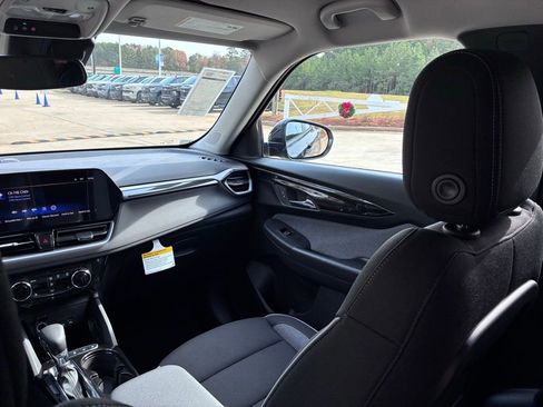 New 2026 Chevrolet TrailBlazer LT w/ Convenience Package FWD image 18