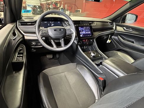 Certified 2025 Jeep Grand Cherokee L Altitude image 24