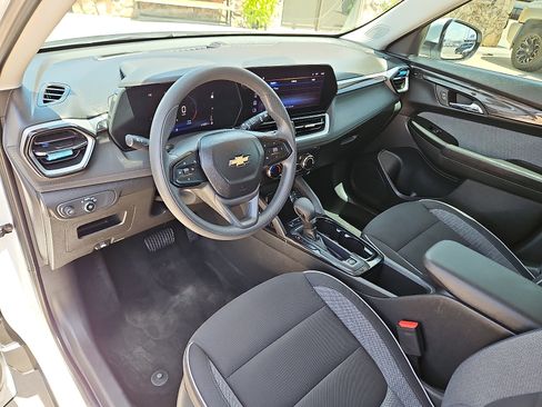 Used 2025 Chevrolet TrailBlazer LT FWD image 10