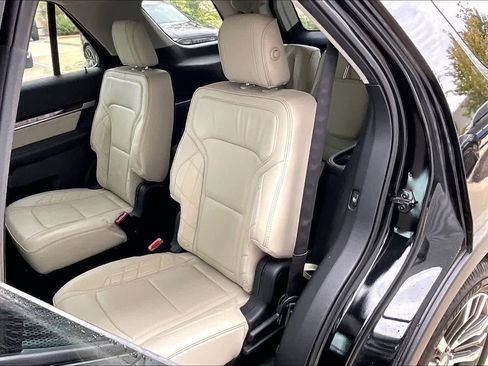 Used 2017 Ford Explorer Platinum image 16