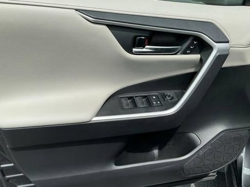 Used 2020 Toyota RAV4 Limited FWD image 14