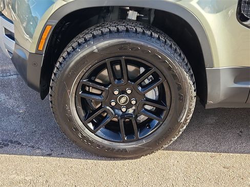 Used 2025 Land Rover Defender 110 S image 25