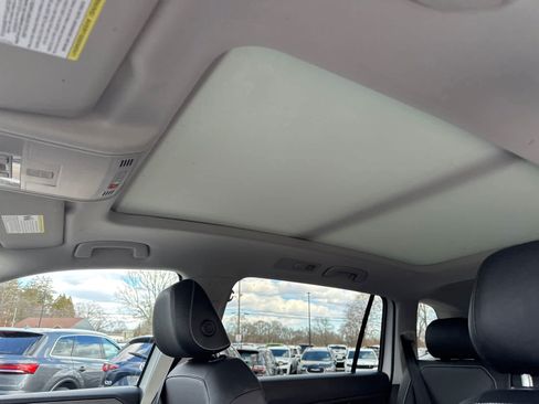 Used 2023 Volkswagen Tiguan SE AWD/4WD image 14