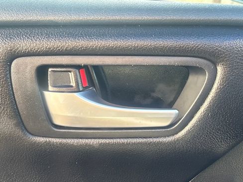 Used 2017 Toyota Camry SE image 8