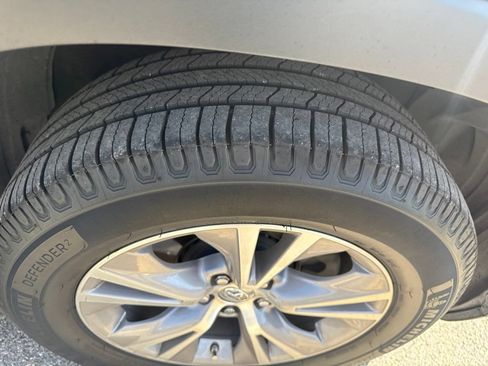 Used 2015 Toyota Highlander XLE FWD image 3